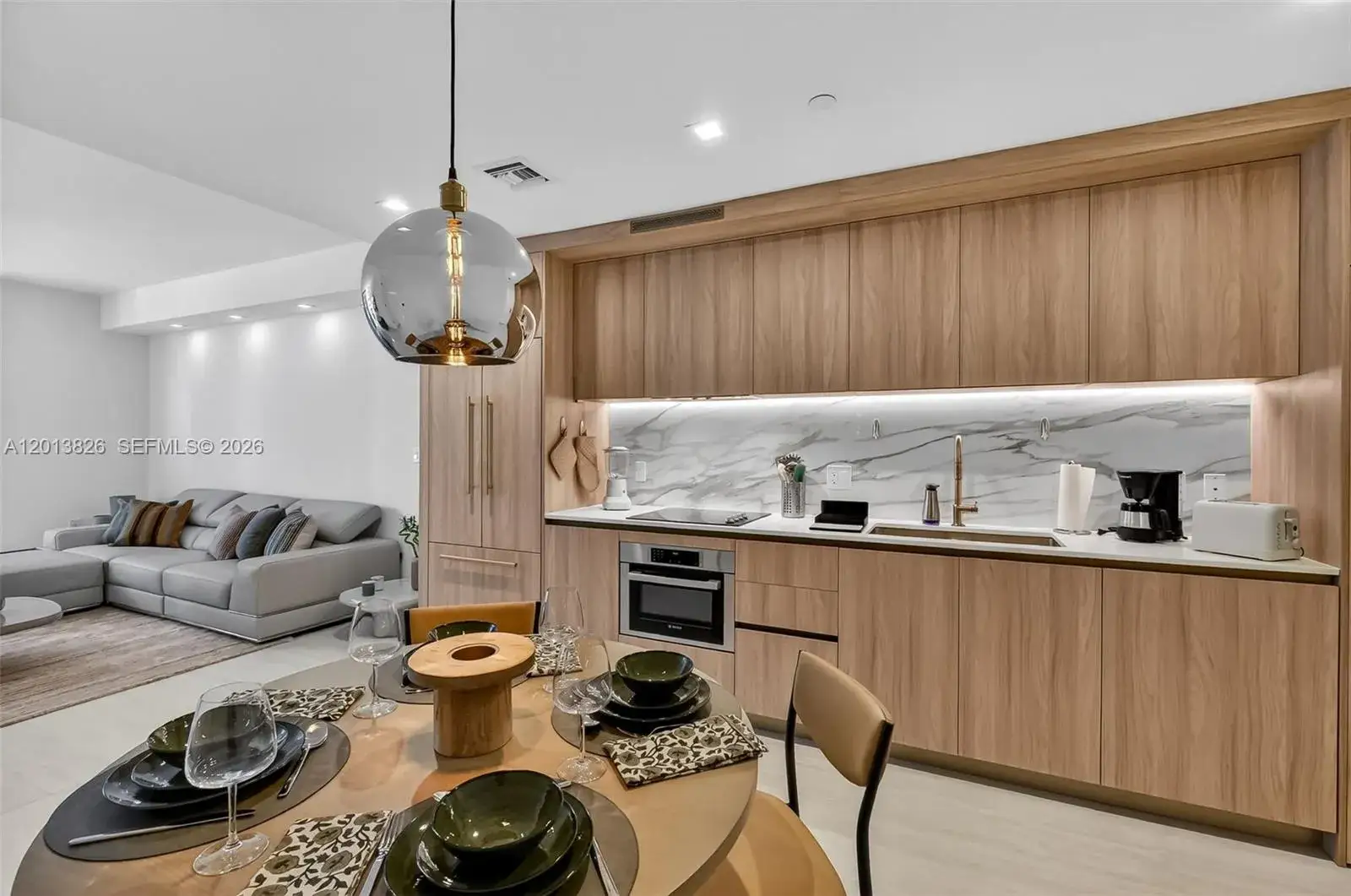 1 bedroom 1 bath Residential Lease for rent at 77 SE 5th Street # 1908, Miami FL 33131