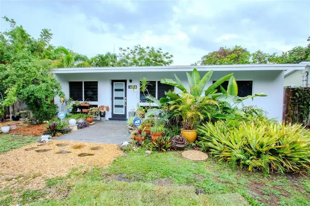2 bedroom 1 bath Residential for sale at 1032 SW 15th Ter, Fort Lauderdale FL 33312