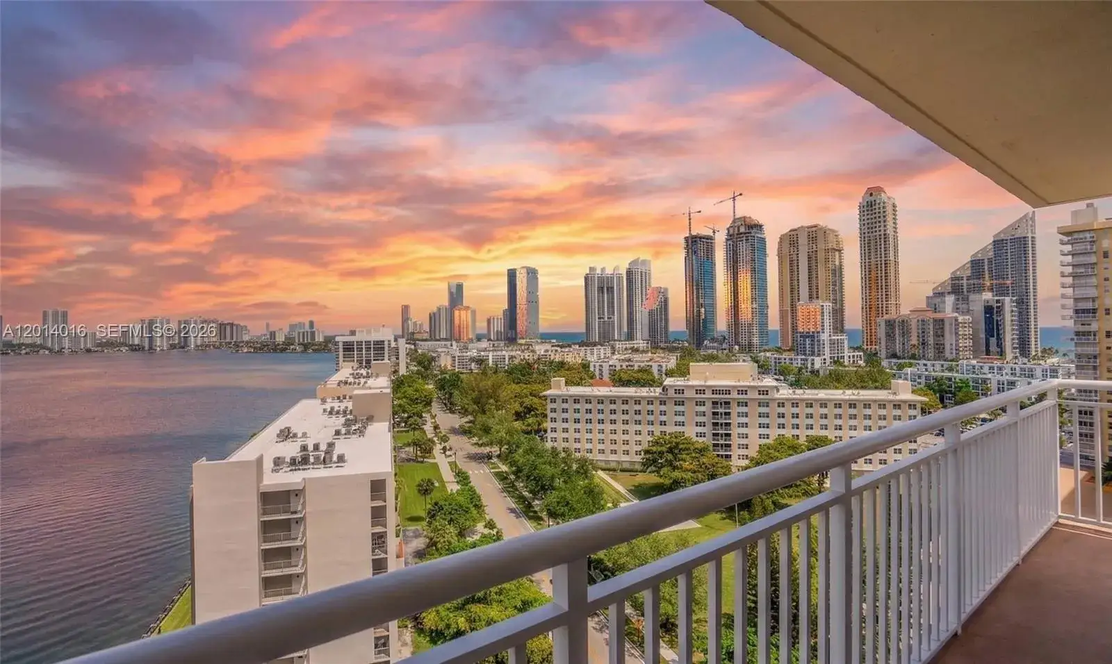 2 bedroom 2 bath Residential for sale at 251 174th St # 1517, Sunny Isles Beach FL 33160