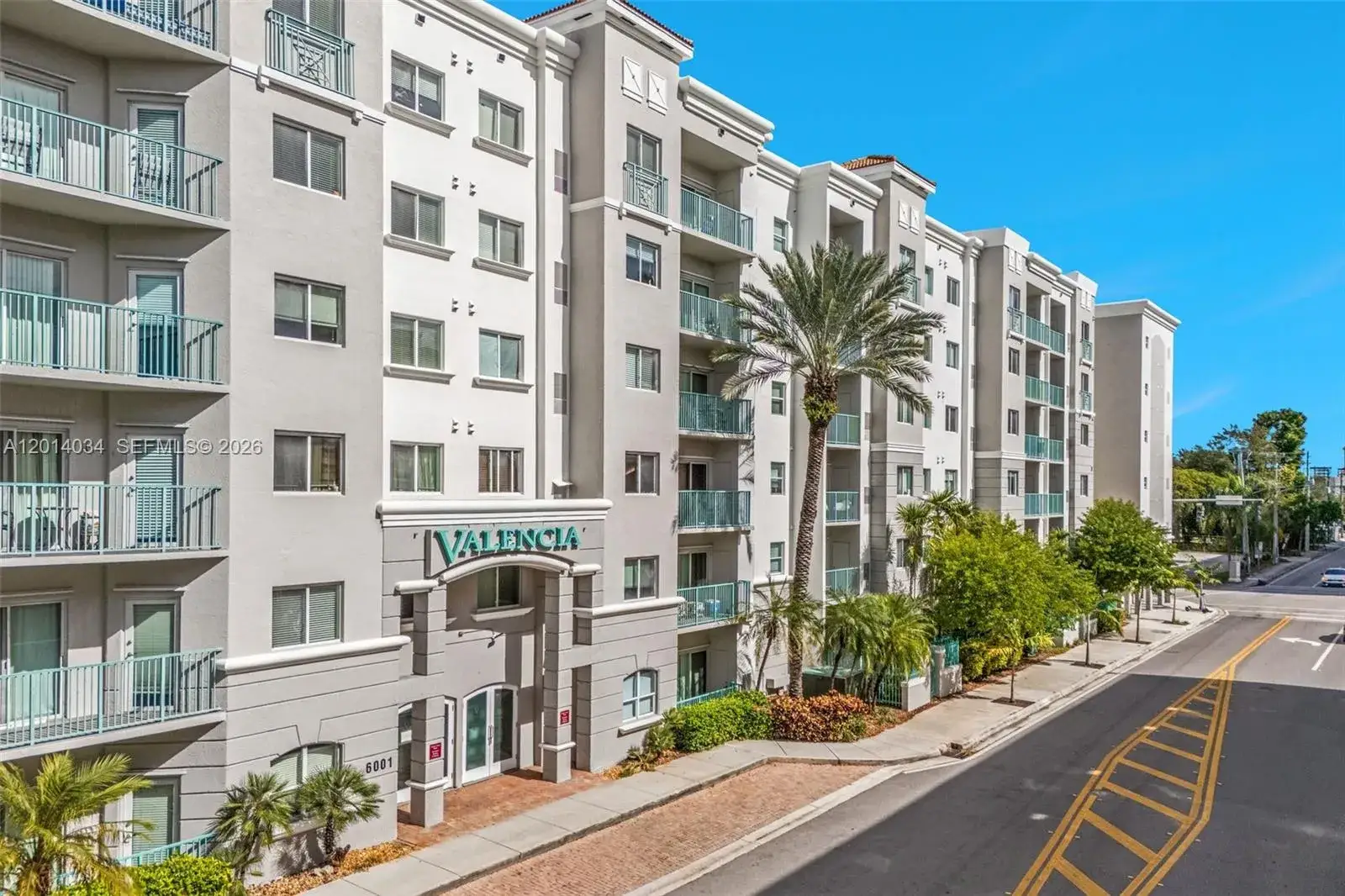 2 bedroom 2 bath Residential for sale at 6001 SW 70th St # 412, South Miami FL 33143