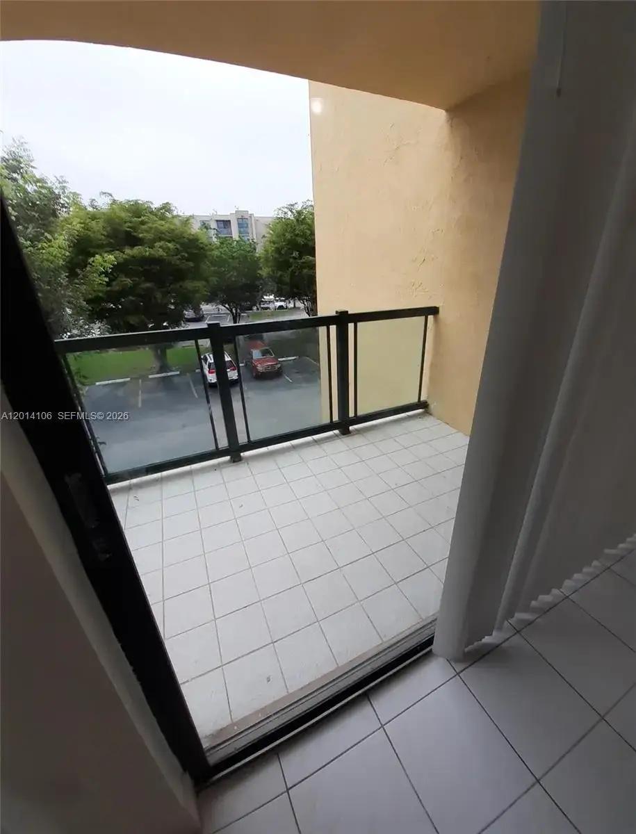 2 bedroom 2 bath Residential for sale at 11800 SW 18th St # 4, Miami FL 33175