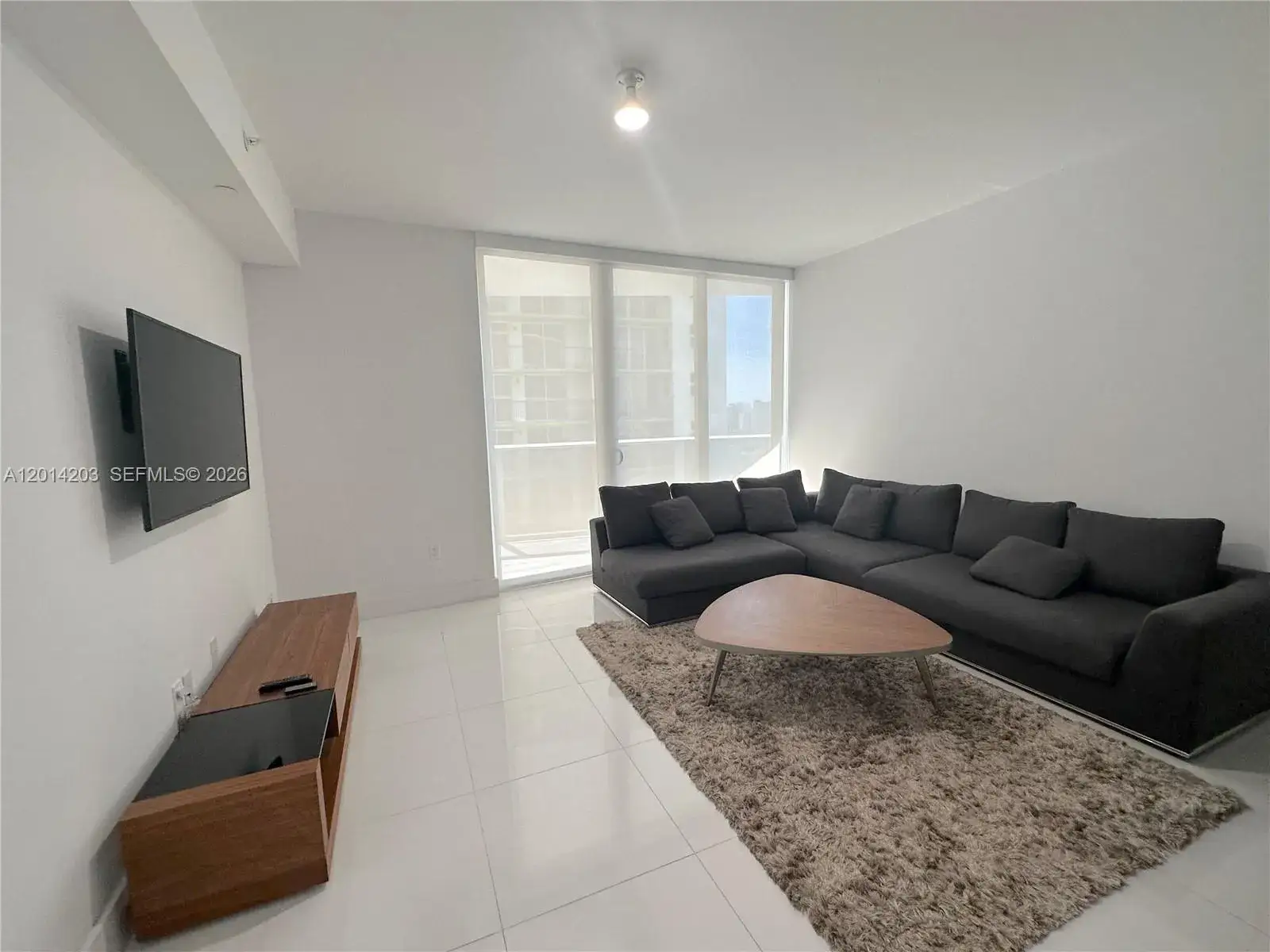 1 bedroom 1 bath Residential Lease for rent at 488 NE 18th St # 2502, Miami FL 33132