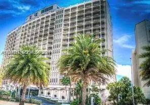 1 bedroom 1 bath Residential Lease for rent at 5401 Collins Ave # 932, Miami Beach FL 33140