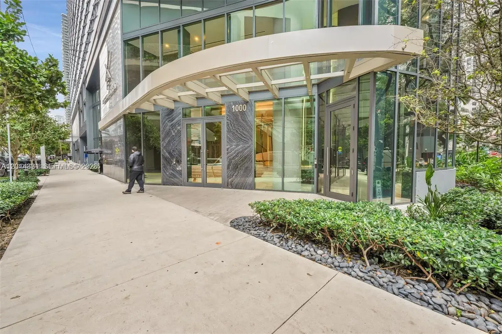 1 bedroom 1 bath Residential Lease for rent at 1000 Brickell Plz # 3914, Miami FL 33131