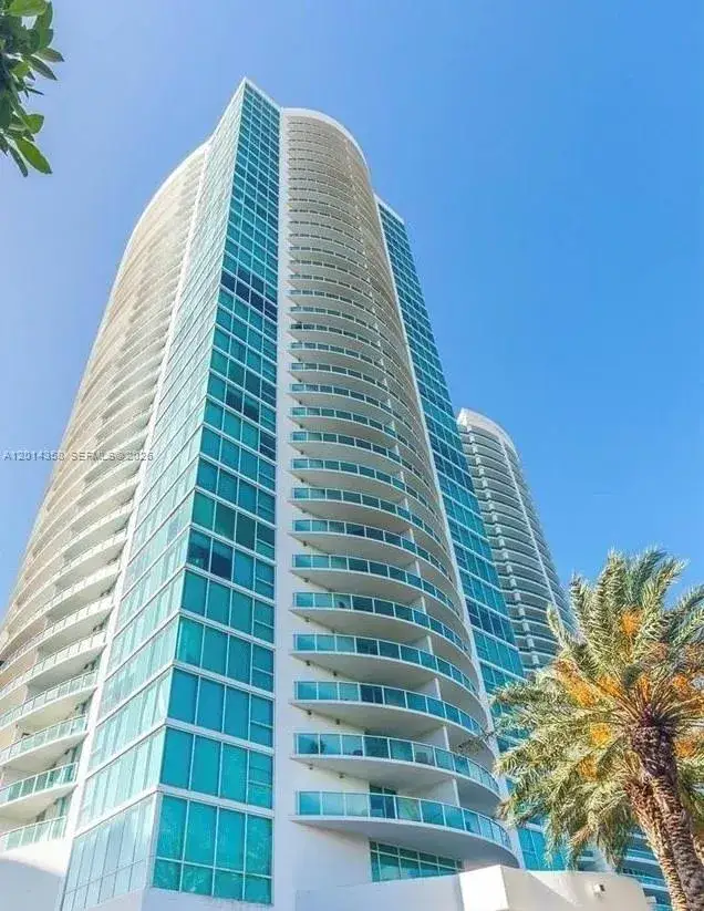 1 bedroom 1 bath Residential for sale at 2101 Brickell Ave # 1808, Miami FL 33129