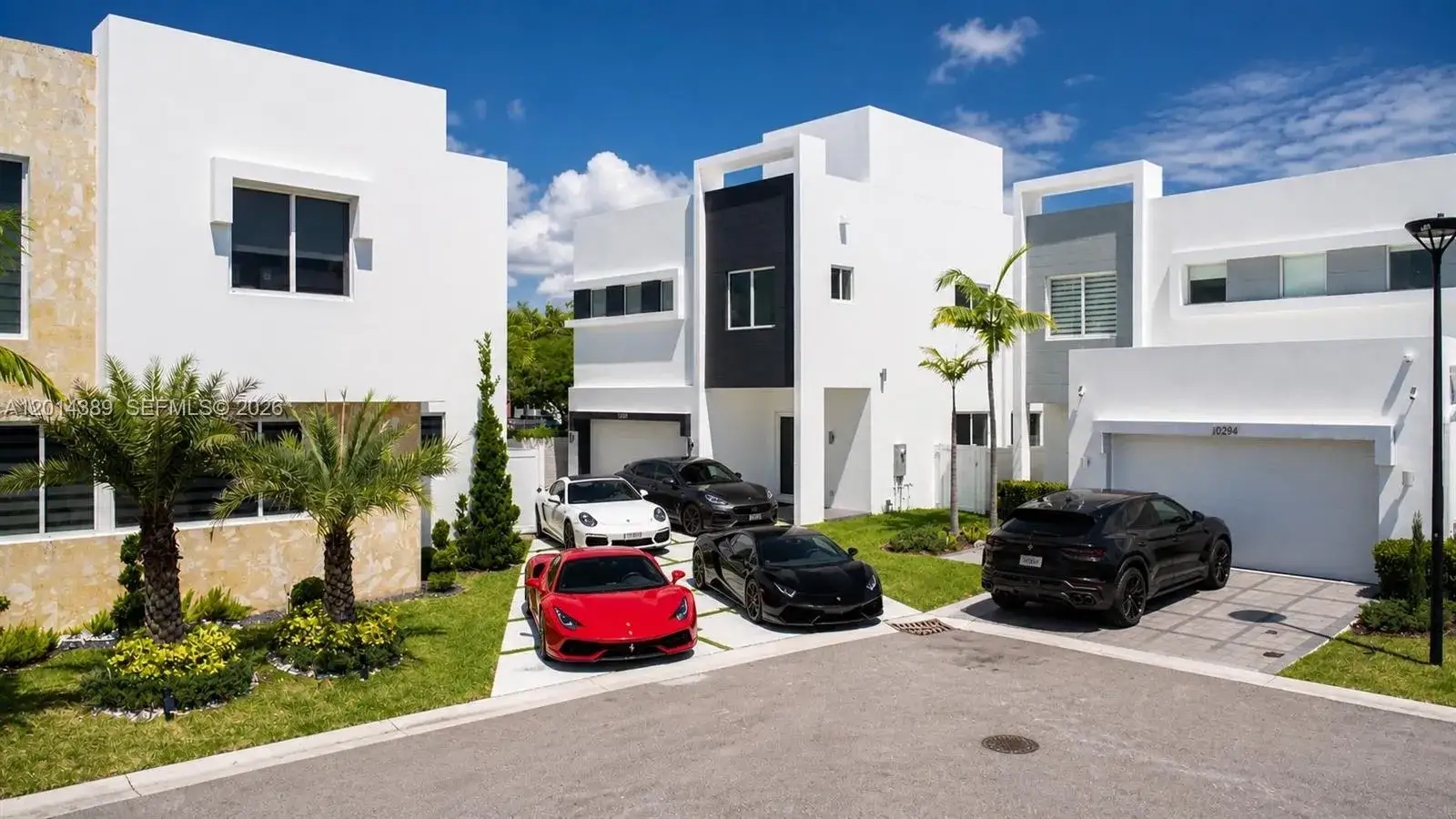 5 bedroom 4 bath Residential for sale at 10381 NW 67th Ter, Doral FL 33178