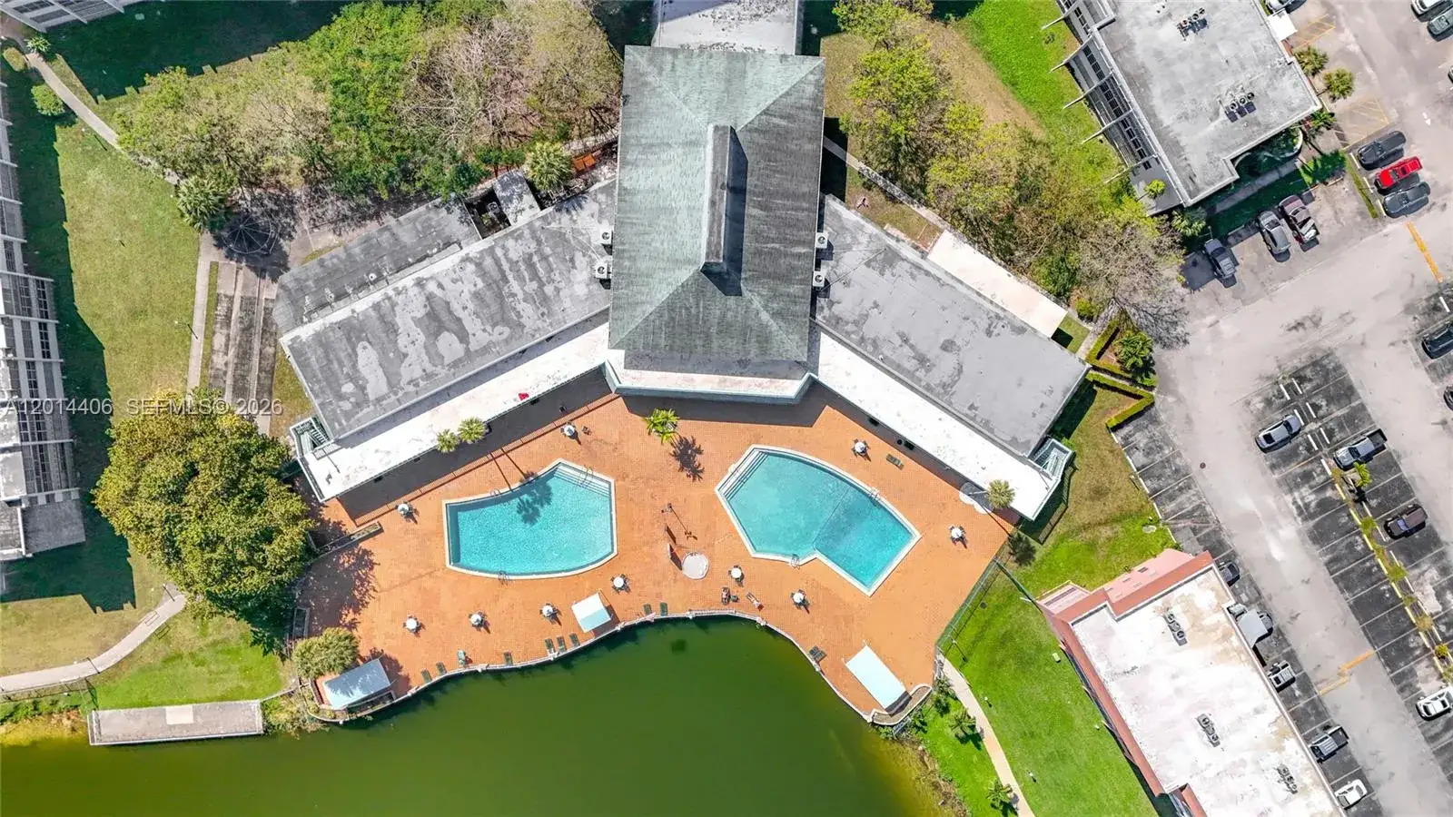 1 bedroom 1 bath Residential for sale at 1401 NE Miami Gardens Dr # 286, Miami FL 33179