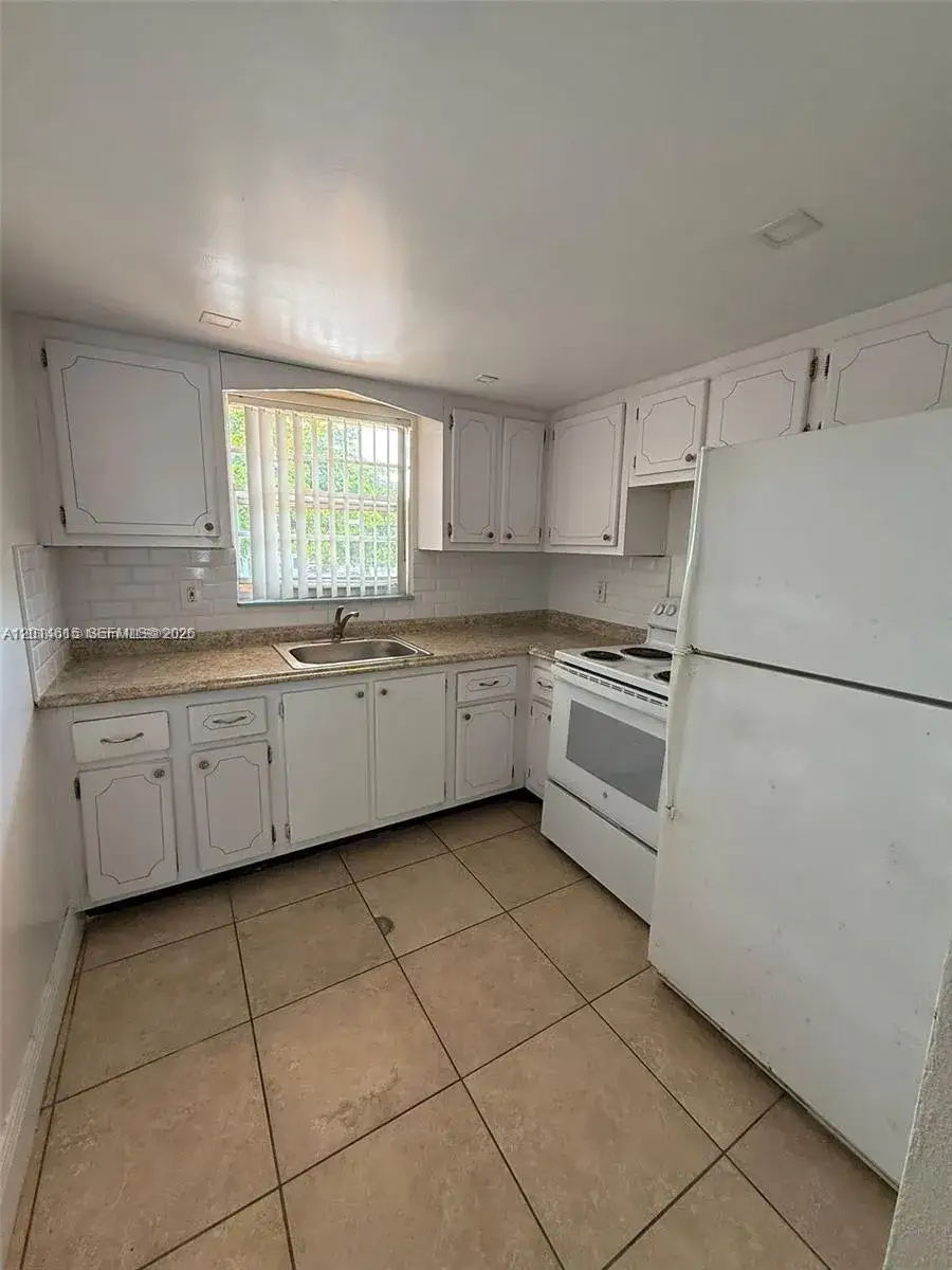 1 bath Residential Lease for rent at 18707 NE 2nd Ave # 918, Miami FL 33179