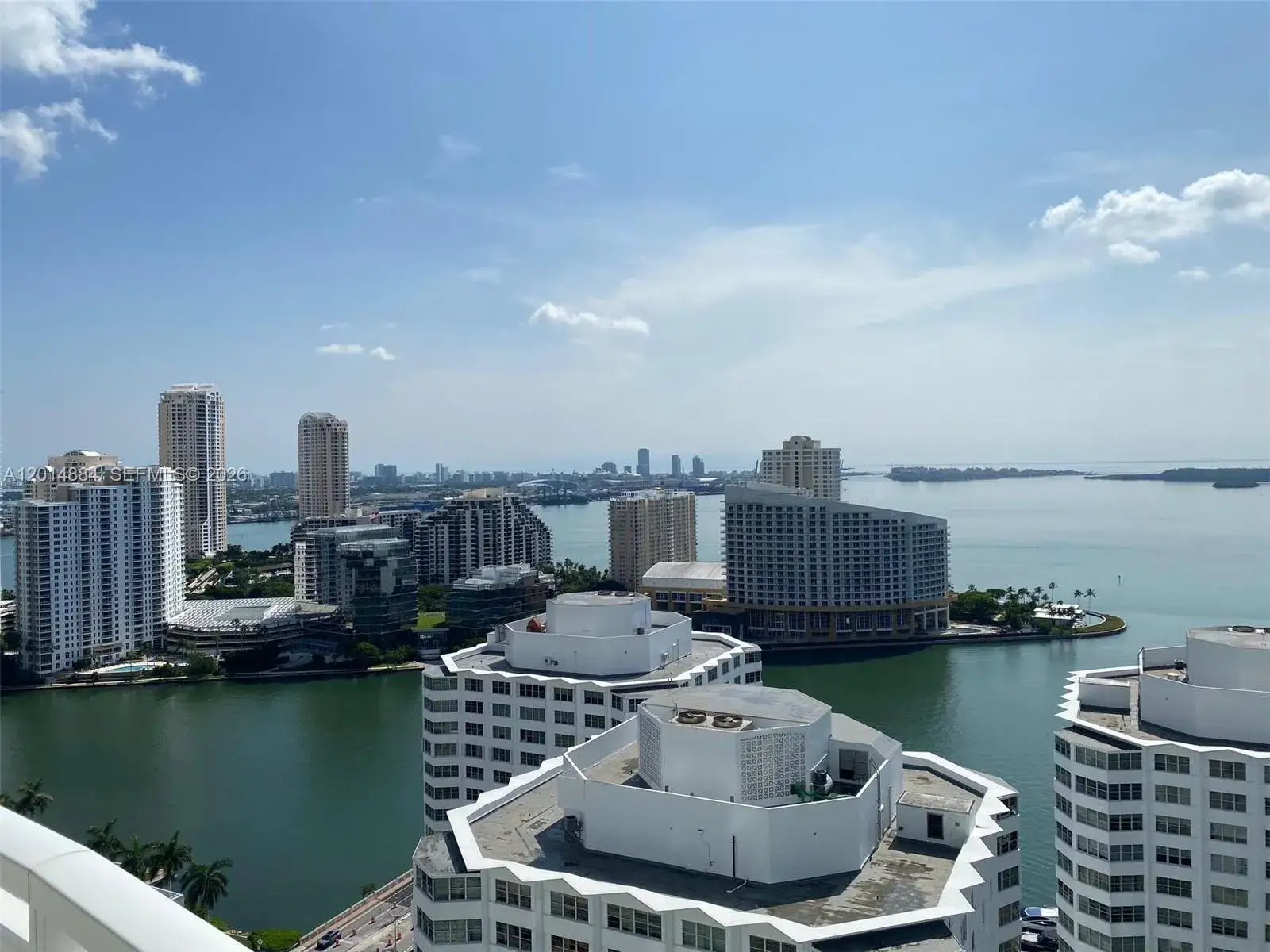 2 bedroom 2 bath Residential Lease for rent at 950 Brickell Bay Dr # 2711, Miami FL 33131