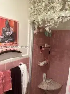 3 bedroom 2 bath Residential for sale at 470 NE 45th St, Boca Raton FL 33431