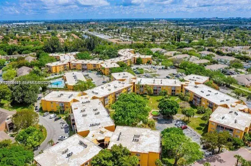 1 bedroom 1 bath Residential for sale at 4334 NW 9th Ave # 2F, Deerfield Beach FL 33064