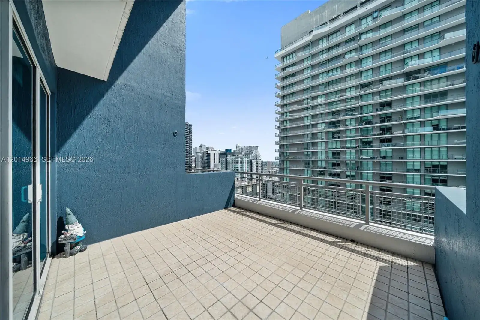 1 bedroom 1 bath Residential for sale at 60 SW 13th St # 4008, Miami FL 33130