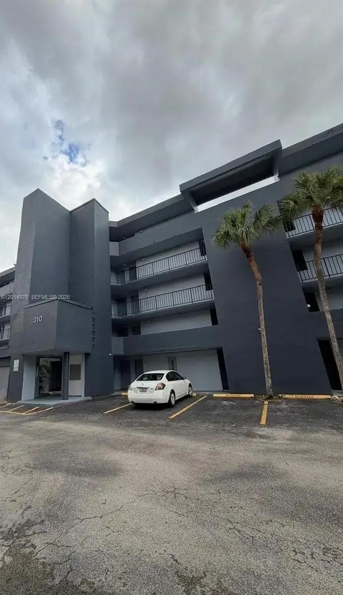 2 bedroom 1 bath Residential Lease for rent at 310 Fontainebleau Blvd # 206, Miami FL 33172