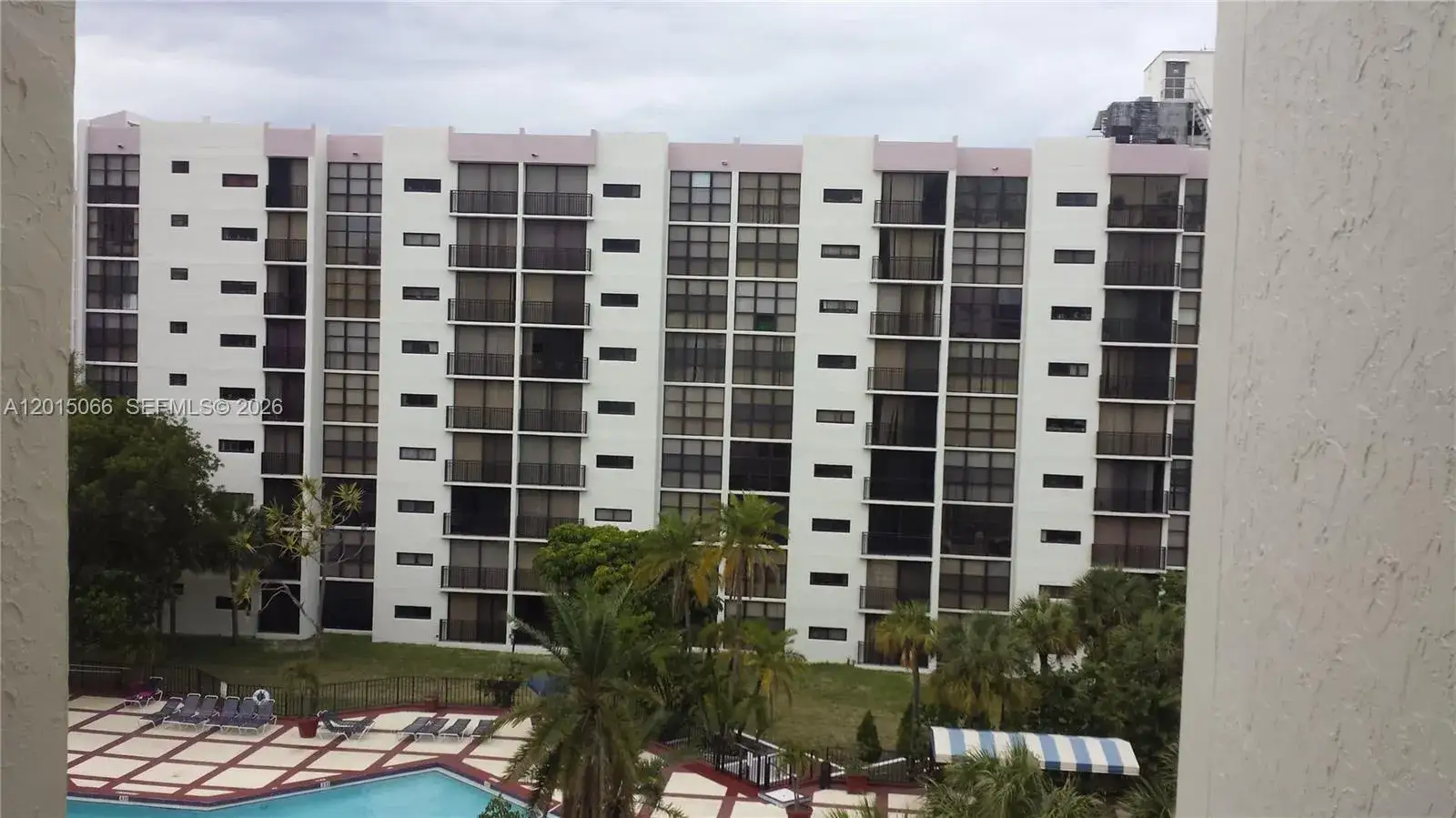 1 bedroom 1 bath Residential for sale at 16909 N Bay Rd # 914, Sunny Isles Beach FL 33160