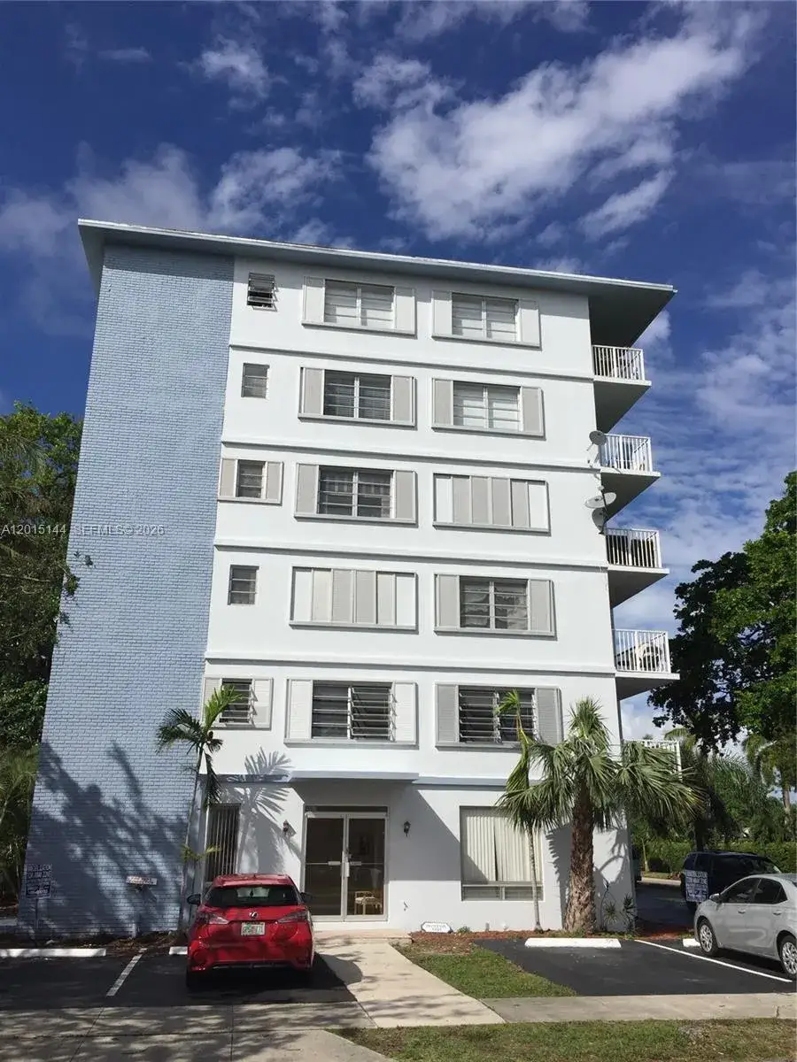 1 bedroom 1 bath Residential for sale at 1701 Washington St # 604, Hollywood FL 33020