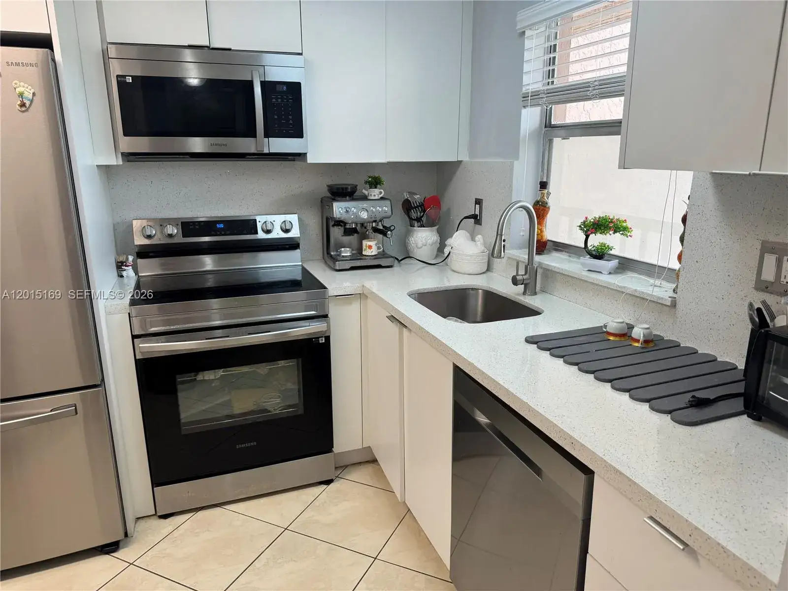 1 bedroom 1 bath Residential for sale at 9580 Sunrise Lakes Blvd # 211, Sunrise FL 33322