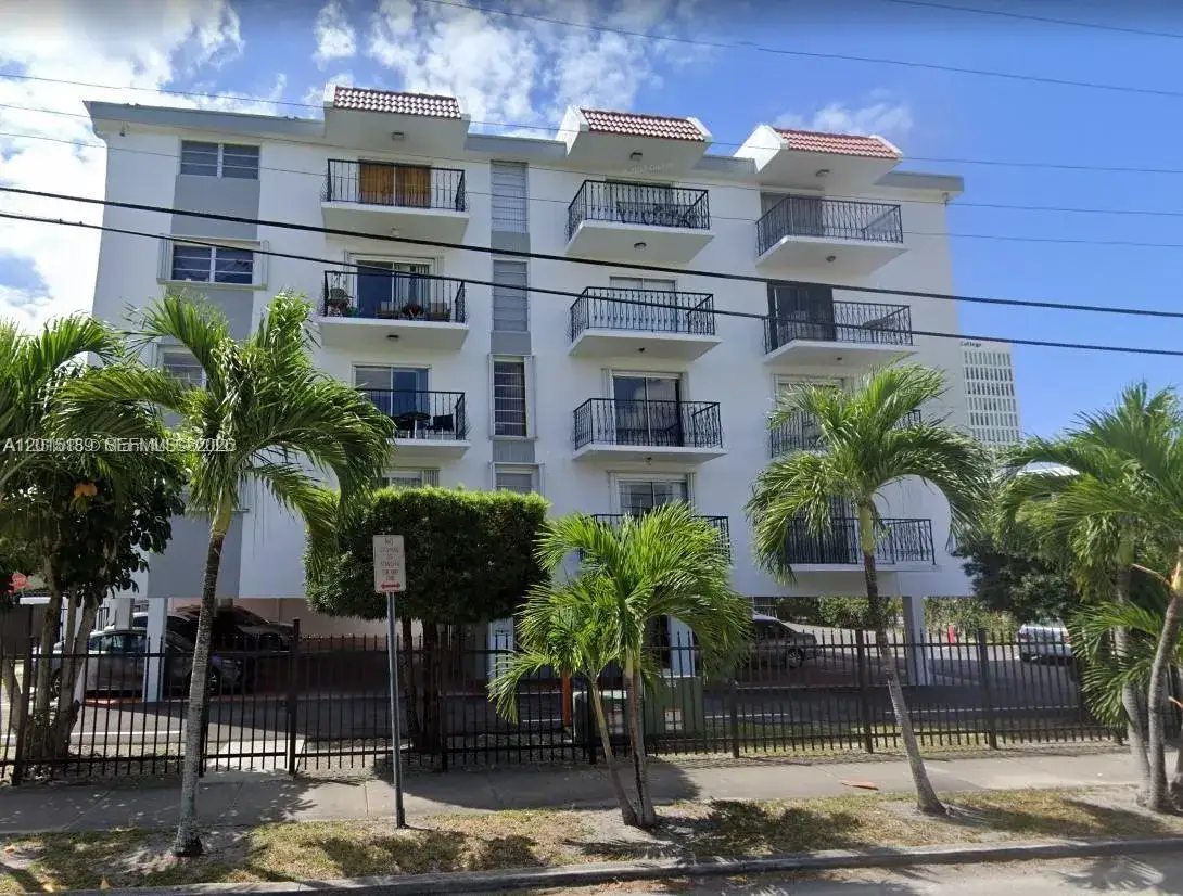 1 bedroom 1 bath Residential Lease for rent at 2500 SW 6th St # 303, Miami FL 33135