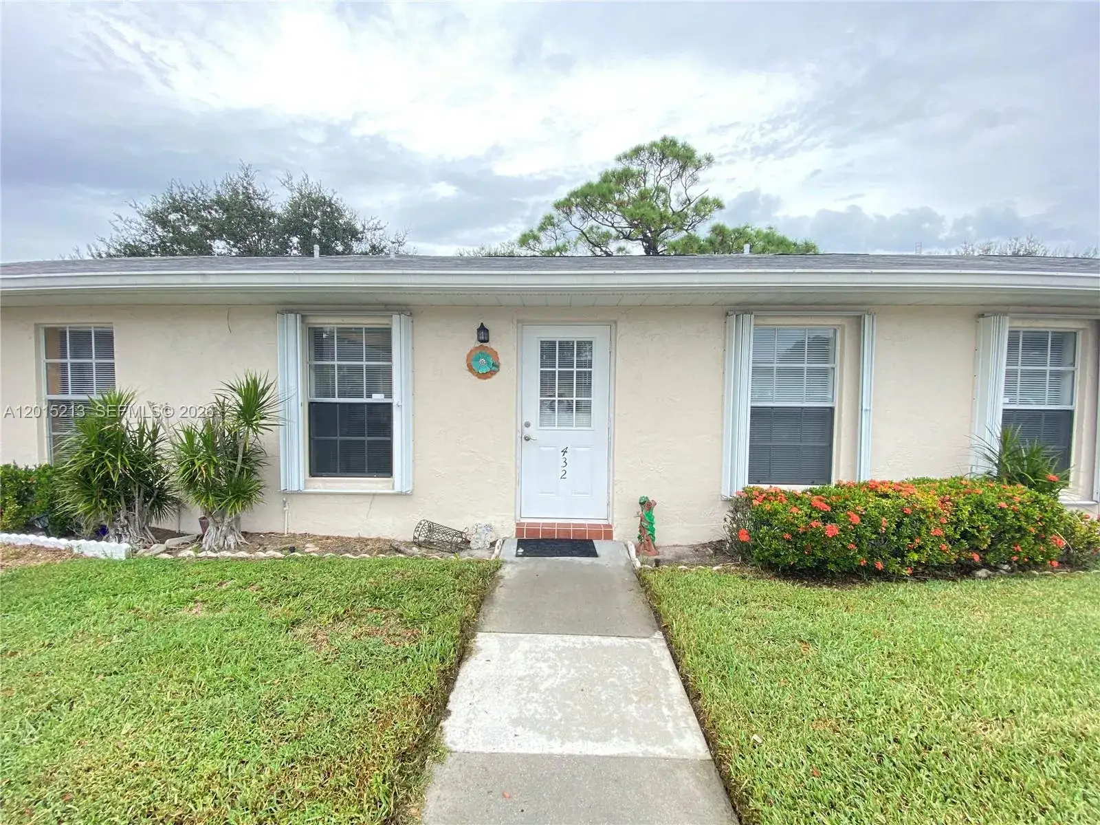 2 bedroom 2 bath Residential for sale at 432 Bennington Ln # 432, Lake Worth FL 33467