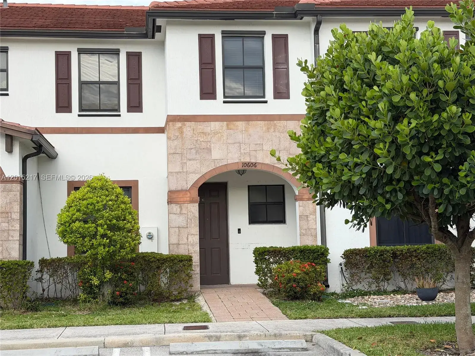 3 bedroom 2 bath Residential for sale at 10606 W 33rd Way # 10606, Hialeah FL 33018
