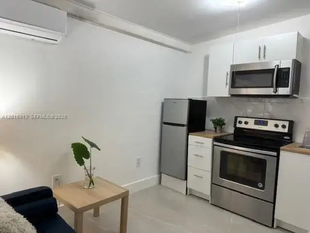 1 bedroom 1 bath Residential Lease for rent at 1270 NE 210th Ter # B, Miami FL 33179