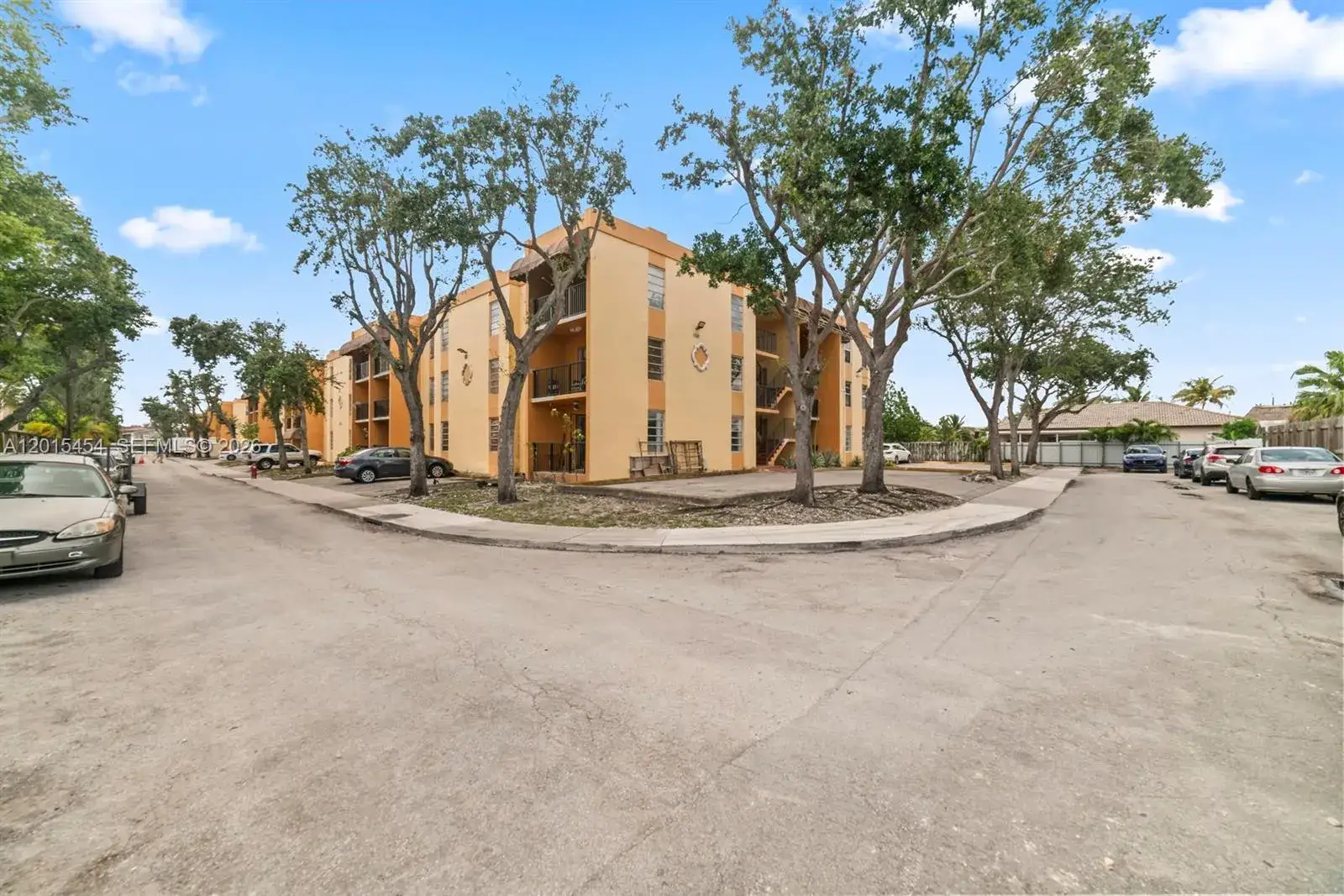 2 bedroom 2 bath Residential Lease for rent at 525 W 69th St # 306, Hialeah FL 33014