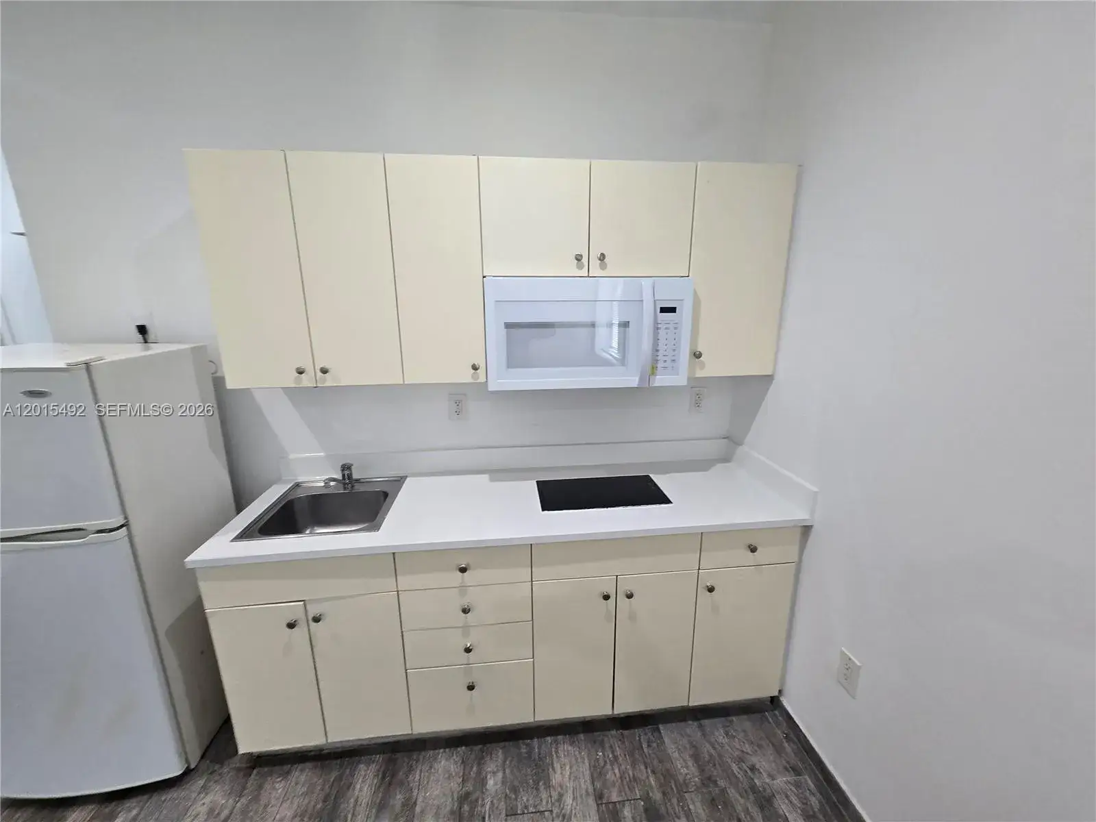 1 bedroom 1 bath Residential Lease for rent at 1345 Pennsylvania Ave # 2A, Miami Beach FL 33139
