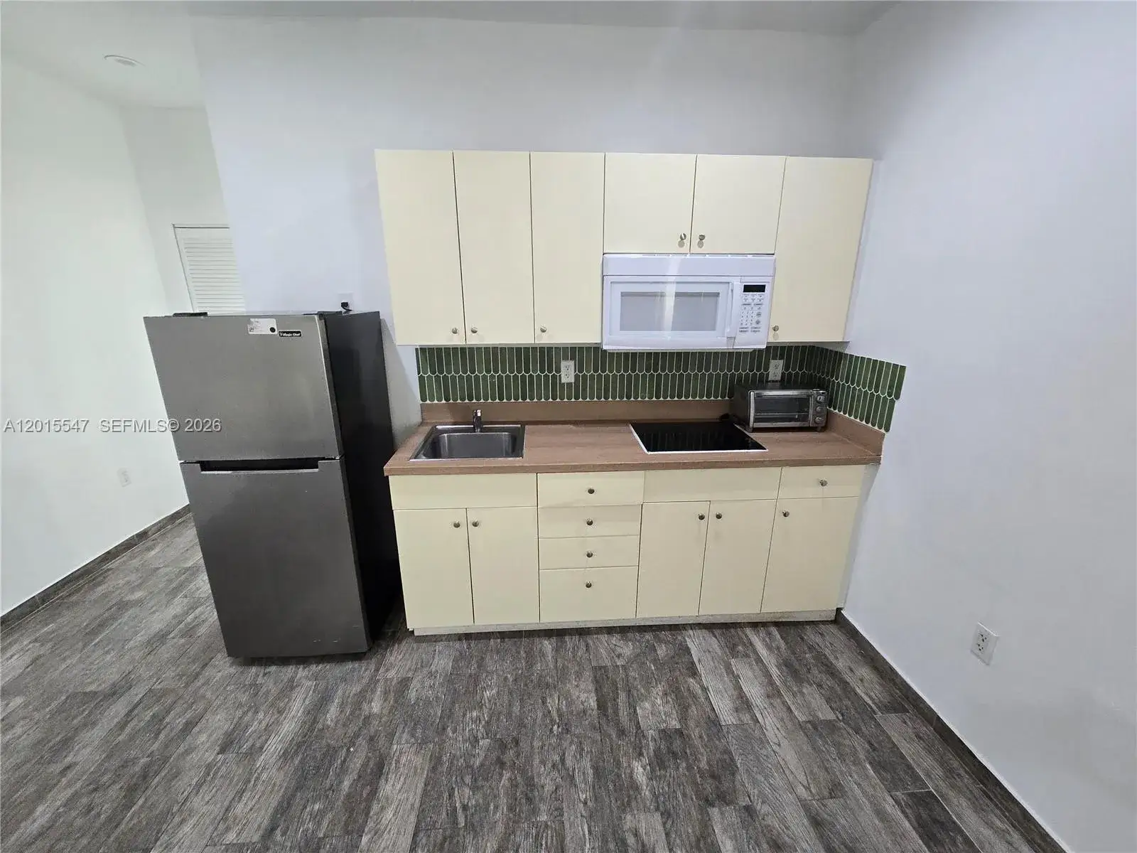 1 bedroom 1 bath Residential Lease for rent at 1345 Pennsylvania Ave # 5B, Miami Beach FL 33139