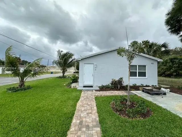 2 bedroom 1 bath Residential Lease for rent at 101 W 11th St # 2, Riviera Beach FL 33404