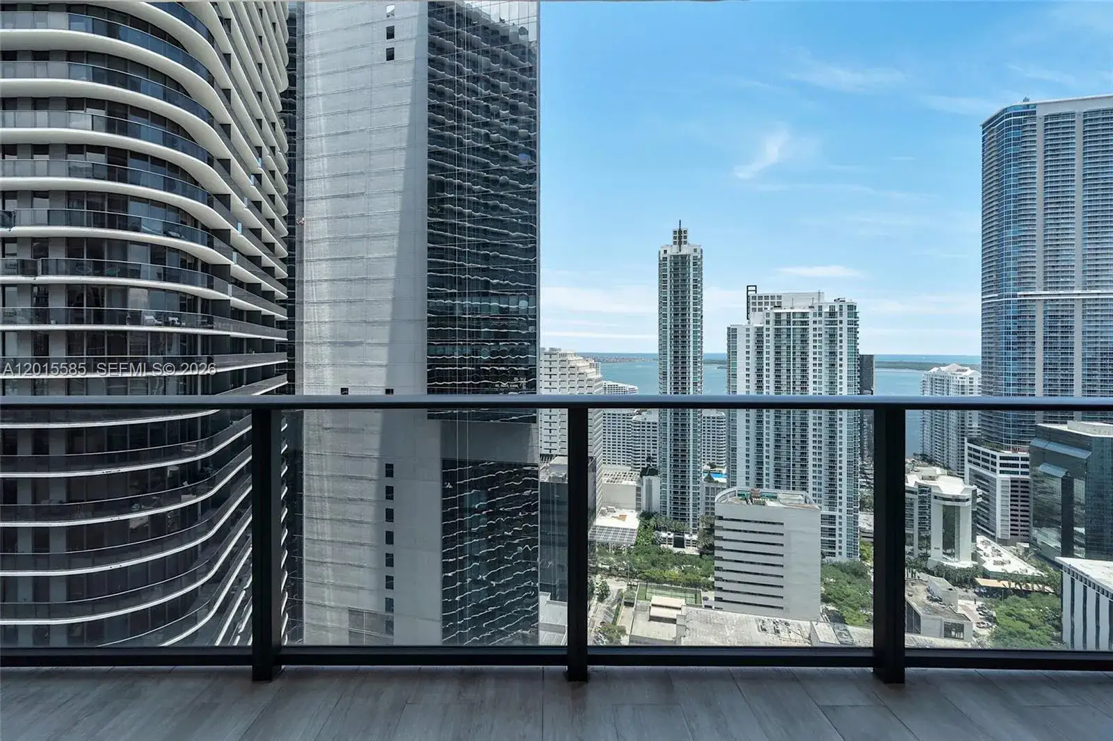 1 bedroom 2 bath Residential Lease for rent at 45 SW 9th St # 3502, Miami FL 33130