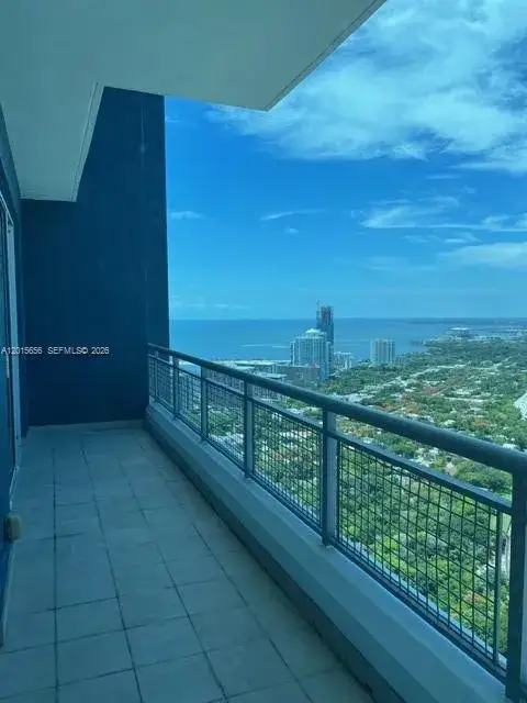 1 bedroom 2 bath Residential Lease for rent at 60 SW 13th St # 4611, Miami FL 33130