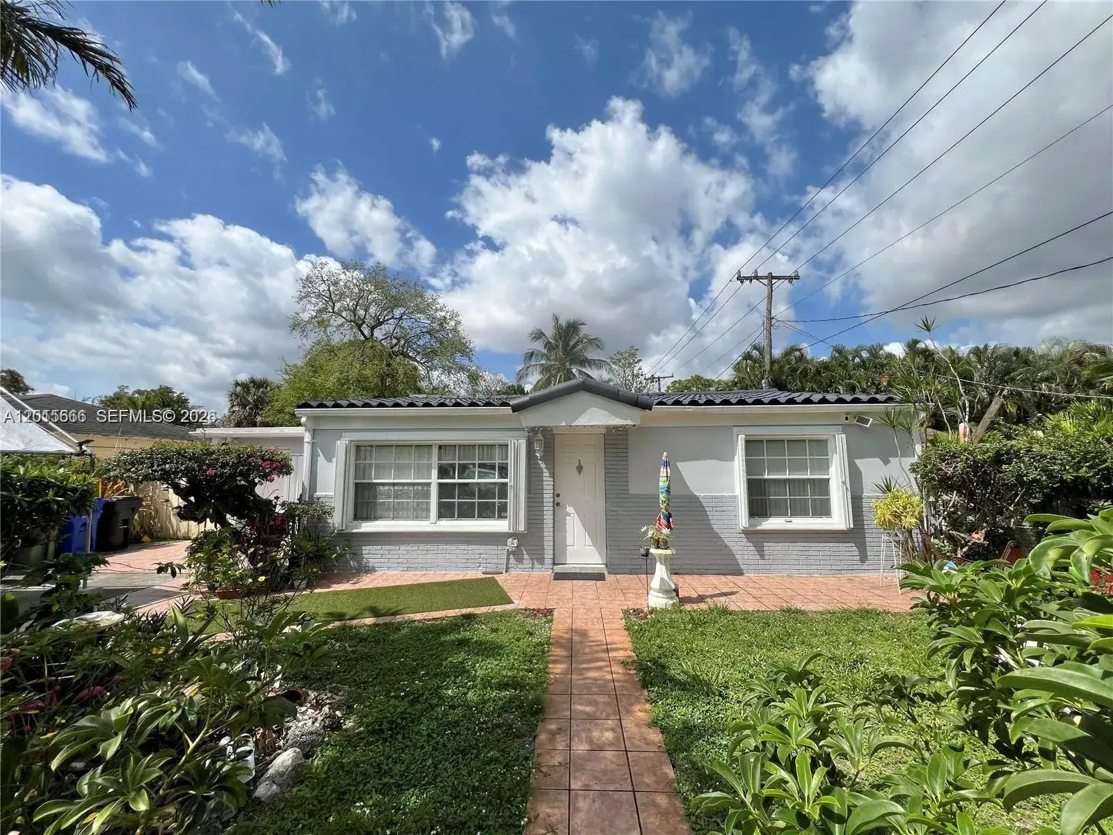 5 bedroom 4 bath Residential for sale at 1465 SW 28th Way, Fort Lauderdale FL 33312