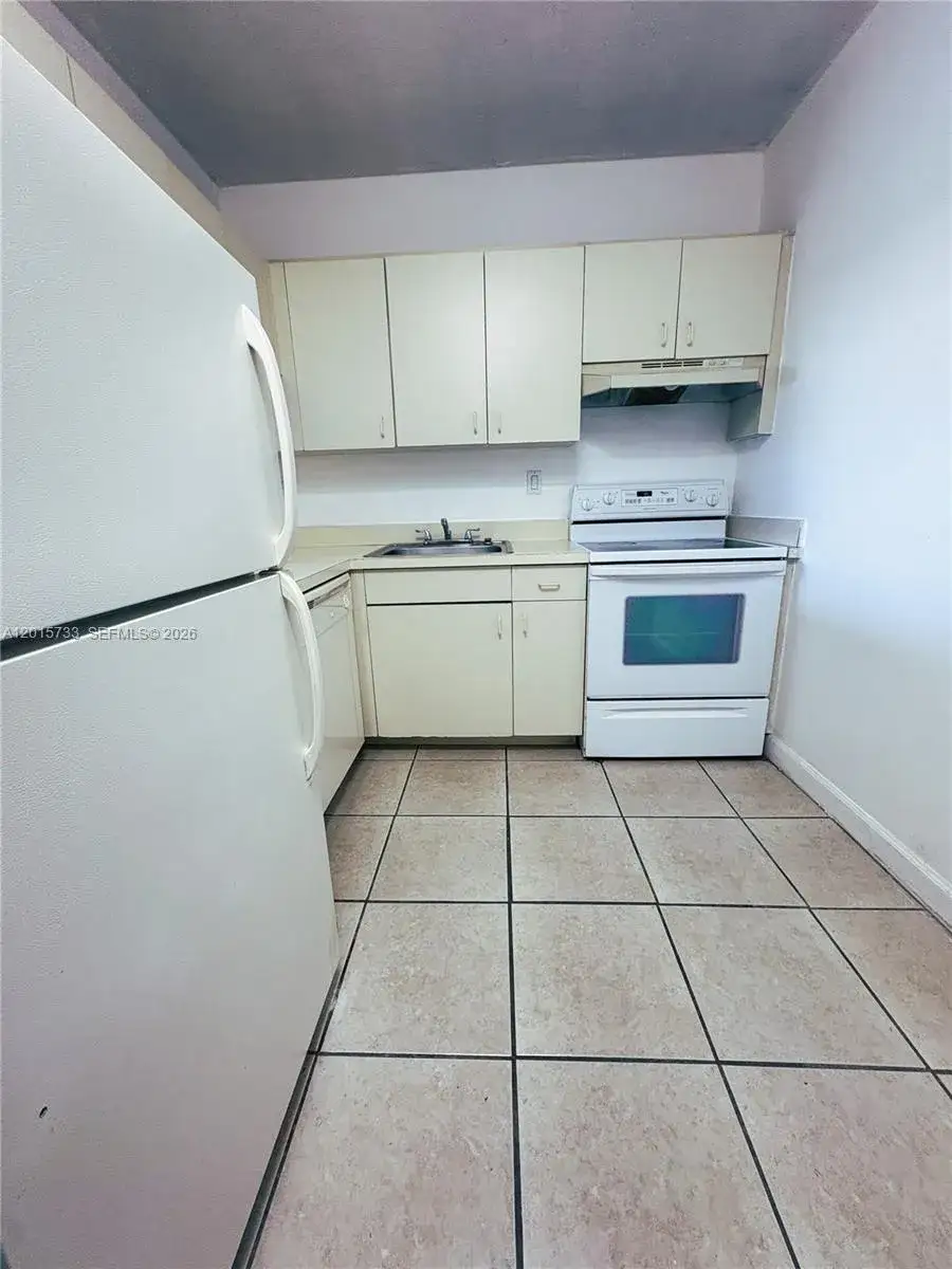 1 bedroom 1 bath Residential for sale at 10900 SW 104th St # 315, Miami FL 33176