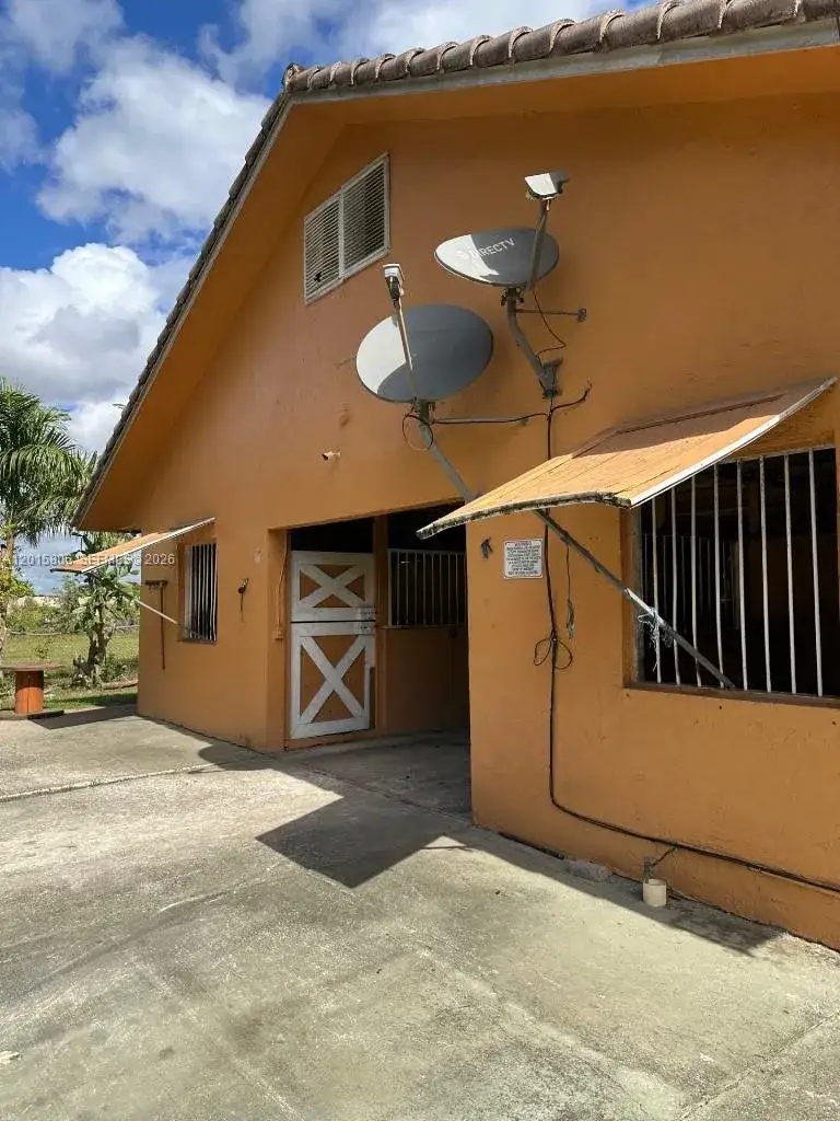 1 bedroom 1 bath Residential Lease for rent at 19191 SW 232nd St, Miami FL 33170