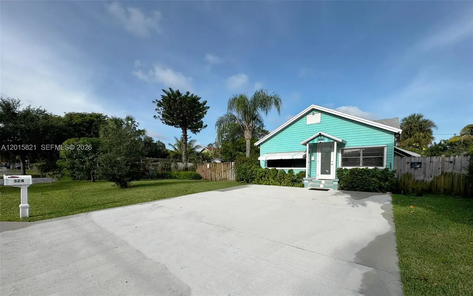 2 bedroom 1 bath Residential for sale at 324 SW 3rd Ave, Delray Beach FL 33444