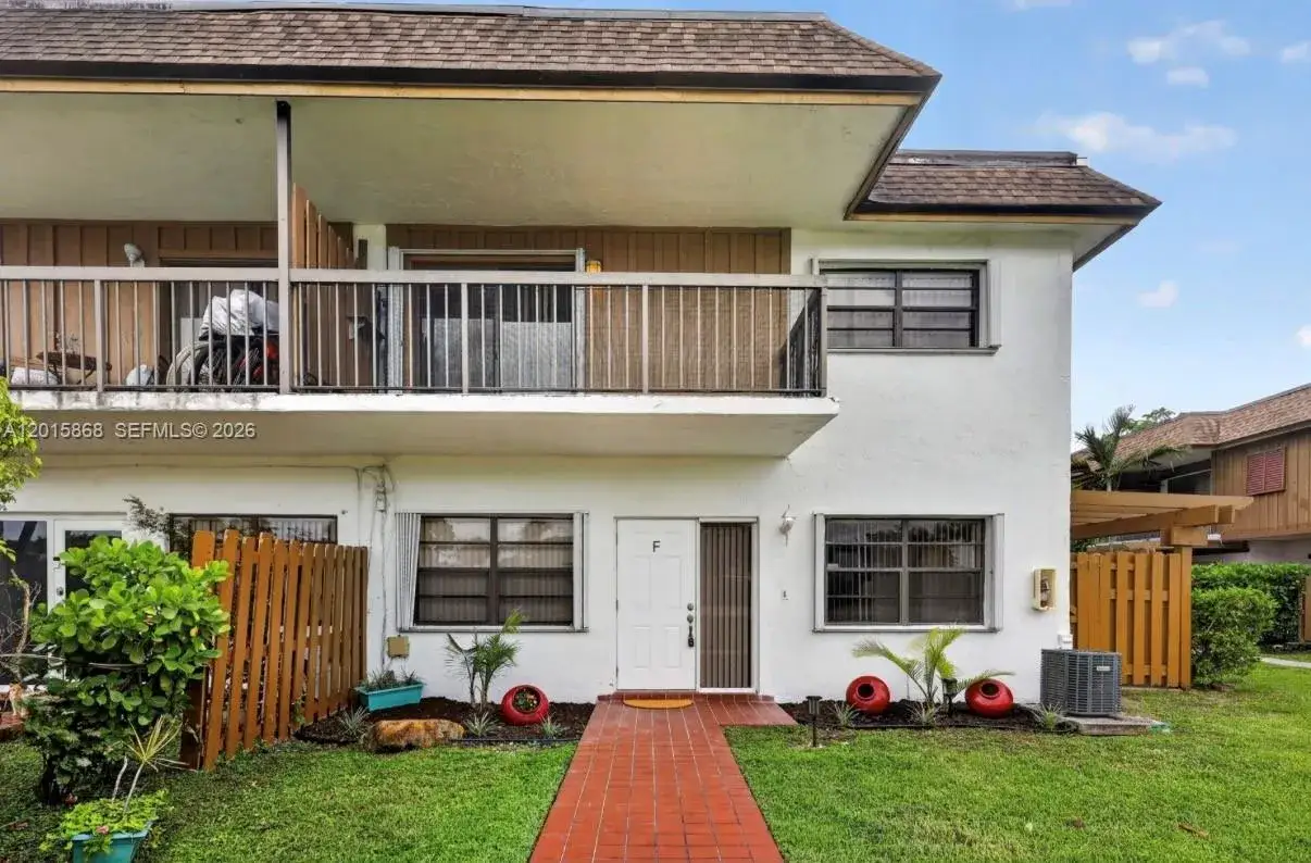 2 bedroom 2 bath Residential for sale at 6904 NW 169th St # 145F, Hialeah FL 33015