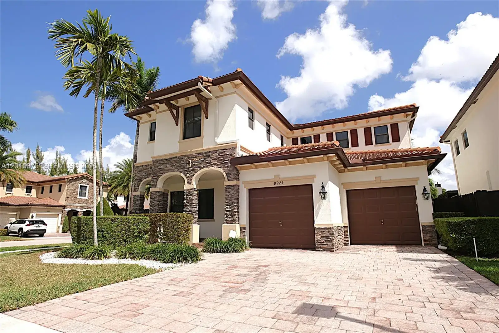 4 bedroom 4 bath Residential for sale at 8925 NW 99th Ave, Doral FL 33178