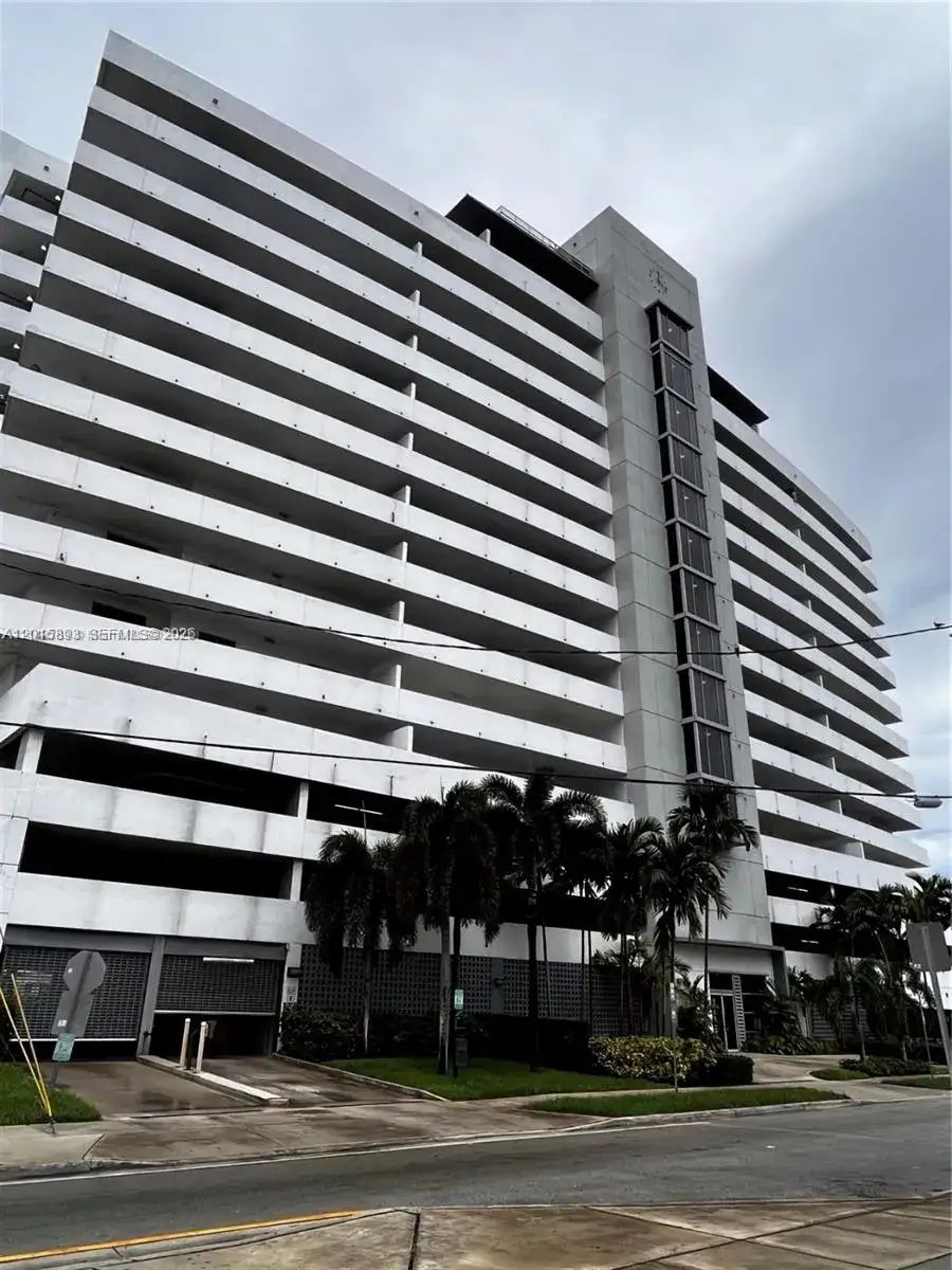 2 bedroom 2 bath Residential Lease for rent at 36 NW 6th Ave # 809, Miami FL 33128