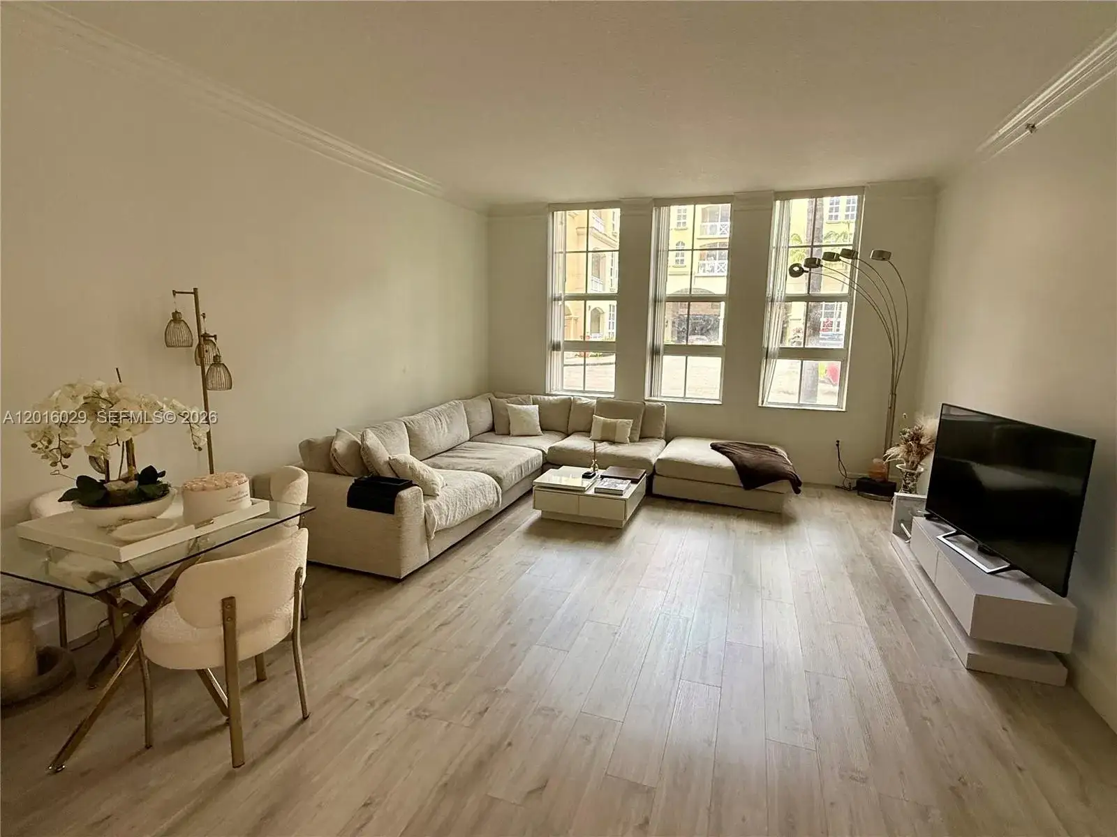 1 bedroom 1 bath Residential for sale at 3001 NE 185th St # 122, Aventura FL 33180