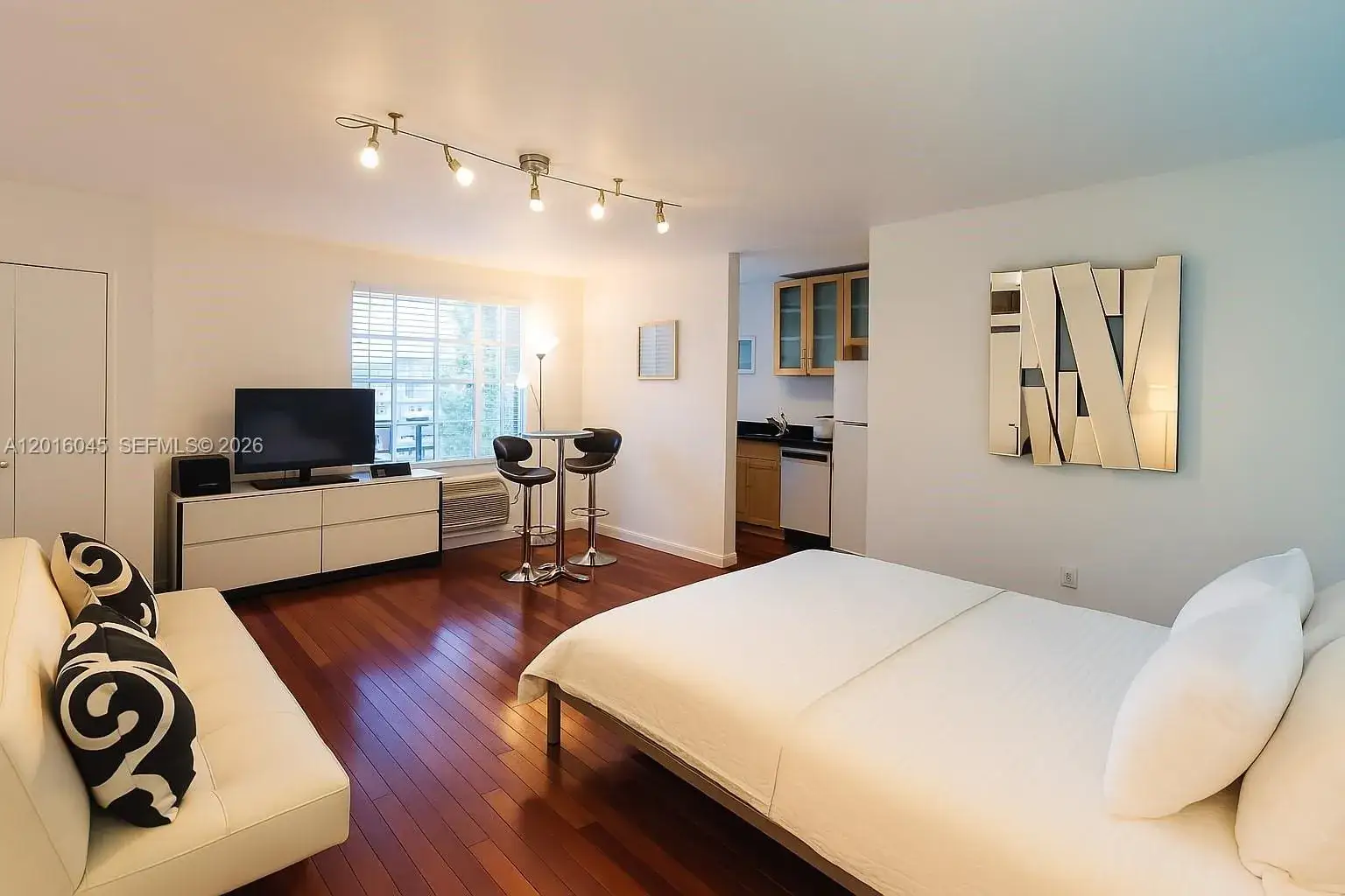 1 bath Residential Lease for rent at 420 15th St # 106, Miami Beach FL 33139