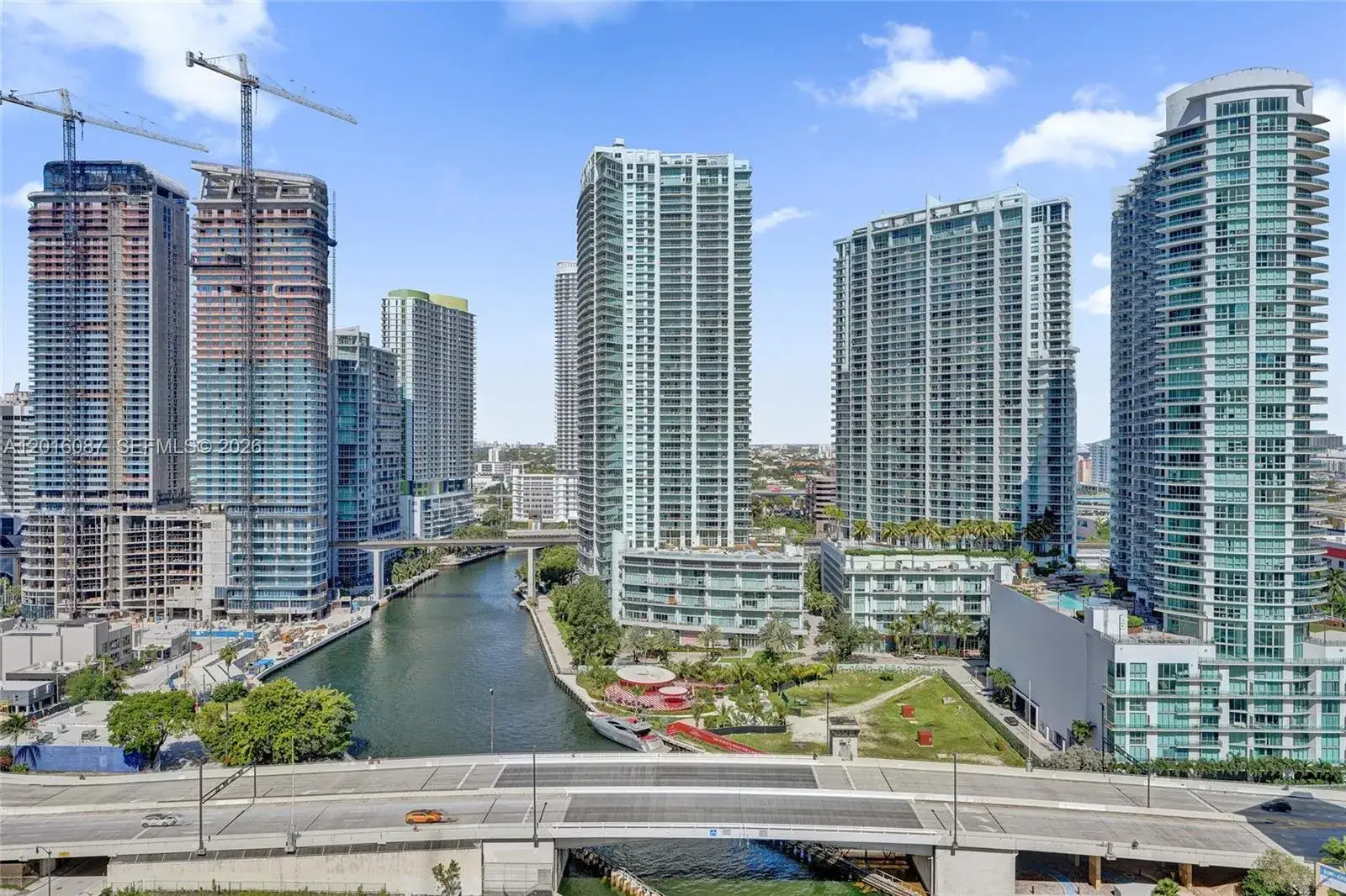 1 bedroom 1 bath Residential Lease for rent at 31 SE 5th St # 2305, Miami FL 33131