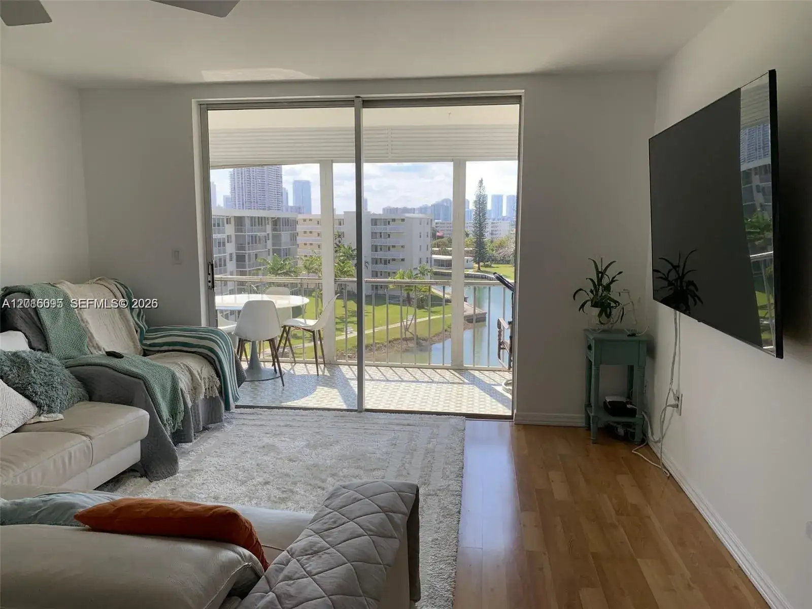 1 bedroom 1 bath Residential Lease for rent at 2851 Leonard Dr # J603, Aventura FL 33160