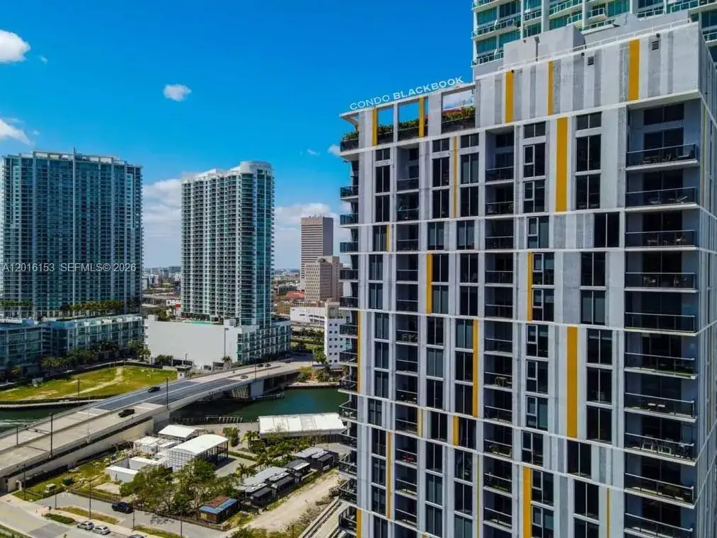 1 bedroom 1 bath Residential Lease for rent at 31 SE 6th St # 1904, Miami FL 33131