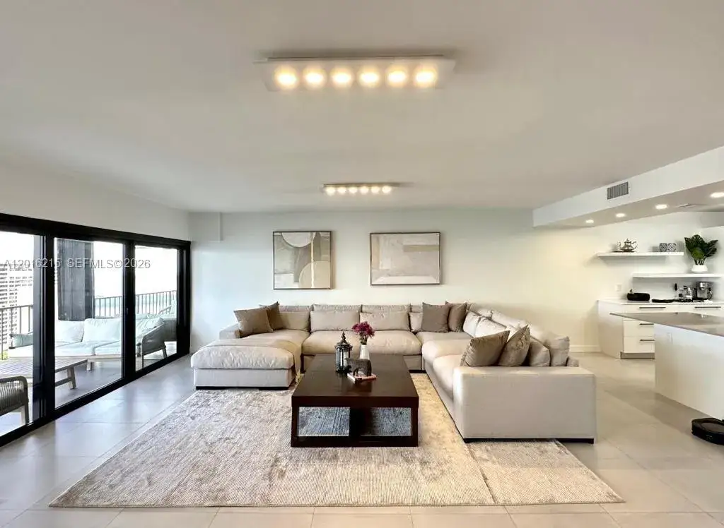 3 bedroom 2 bath Residential Lease for rent at 1800 NE 114th St # 2305, Miami FL 33181