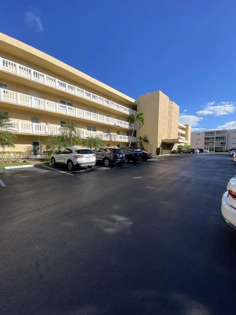 2 bedroom 2 bath Residential Lease for rent at 1025 SE 3rd Ave # 102, Dania Beach FL 33004