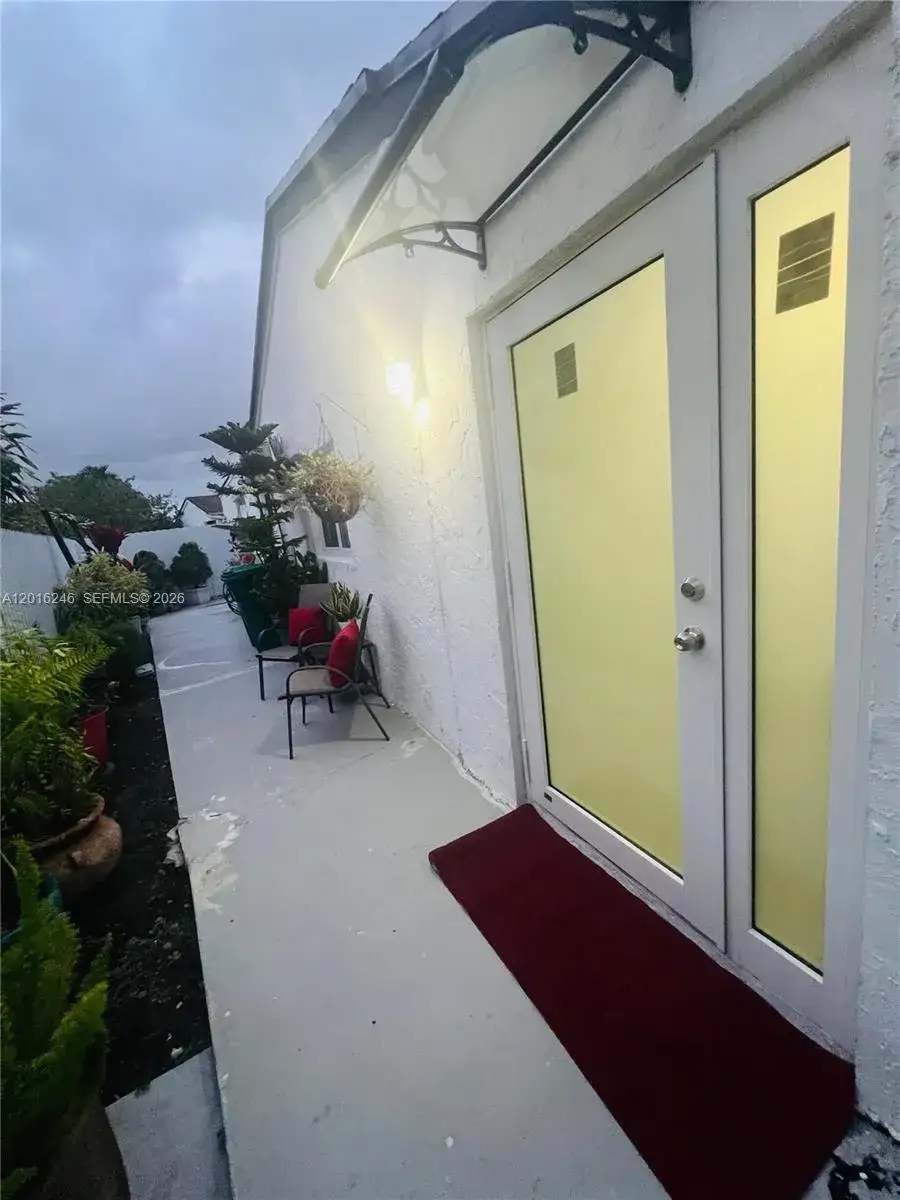 1 bedroom 1 bath Residential Lease for rent at 2500 SW 131st Ct, Miami FL 33175