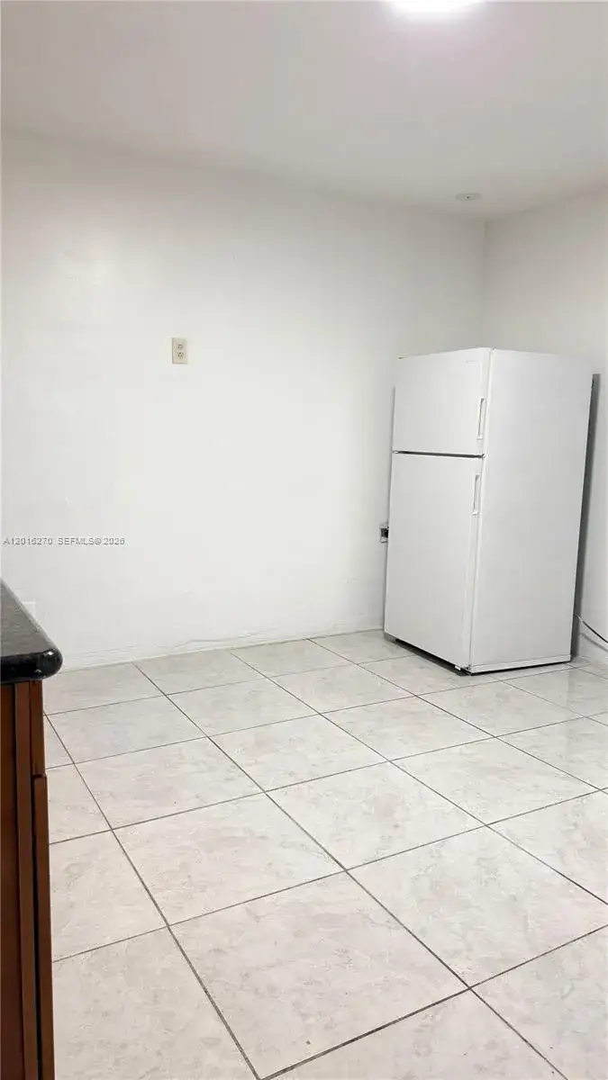 1 bedroom 1 bath Residential Lease for rent at 717 NE 1st St, Hallandale Beach FL 33009