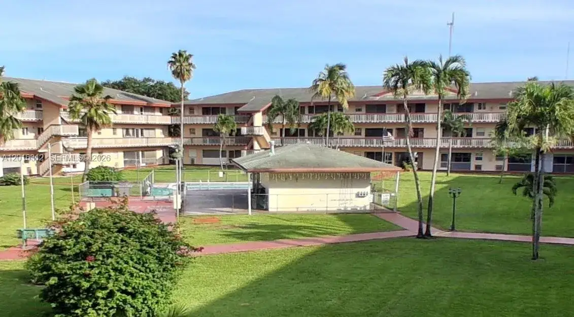 2 bedroom 1 bath Residential Lease for rent at 5300 Washington St # C212, Hollywood FL 33021