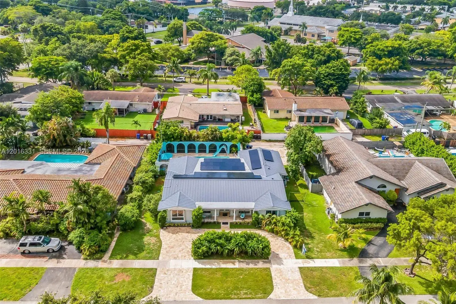 4 bedroom 3 bath Residential for sale at 633 N Crescent Dr, Hollywood FL 33021