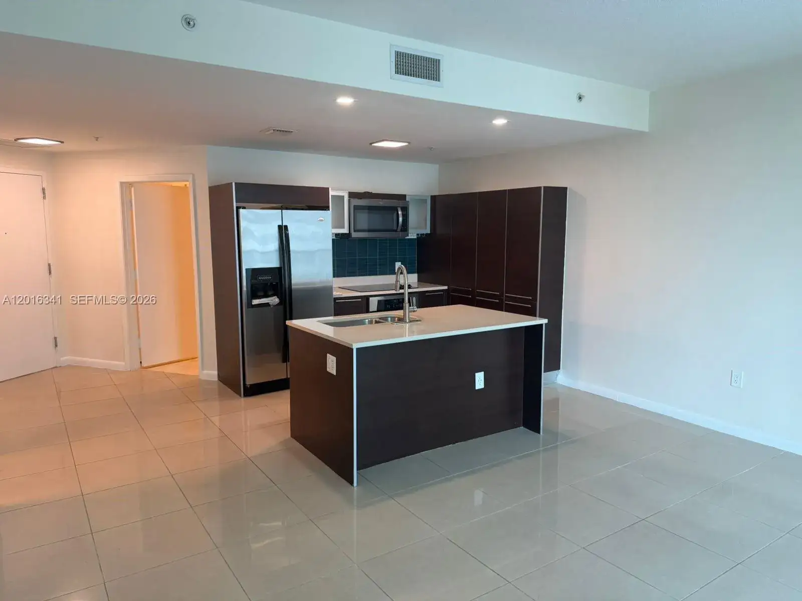 1 bedroom 1 bath Residential Lease for rent at 1900 N Bayshore Dr # 1707, Miami FL 33132