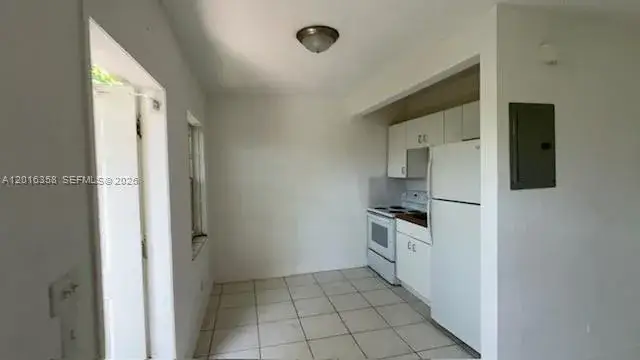 1 bedroom 1 bath Residential Lease for rent at 441 SW 10th St # 4, Miami FL 33130